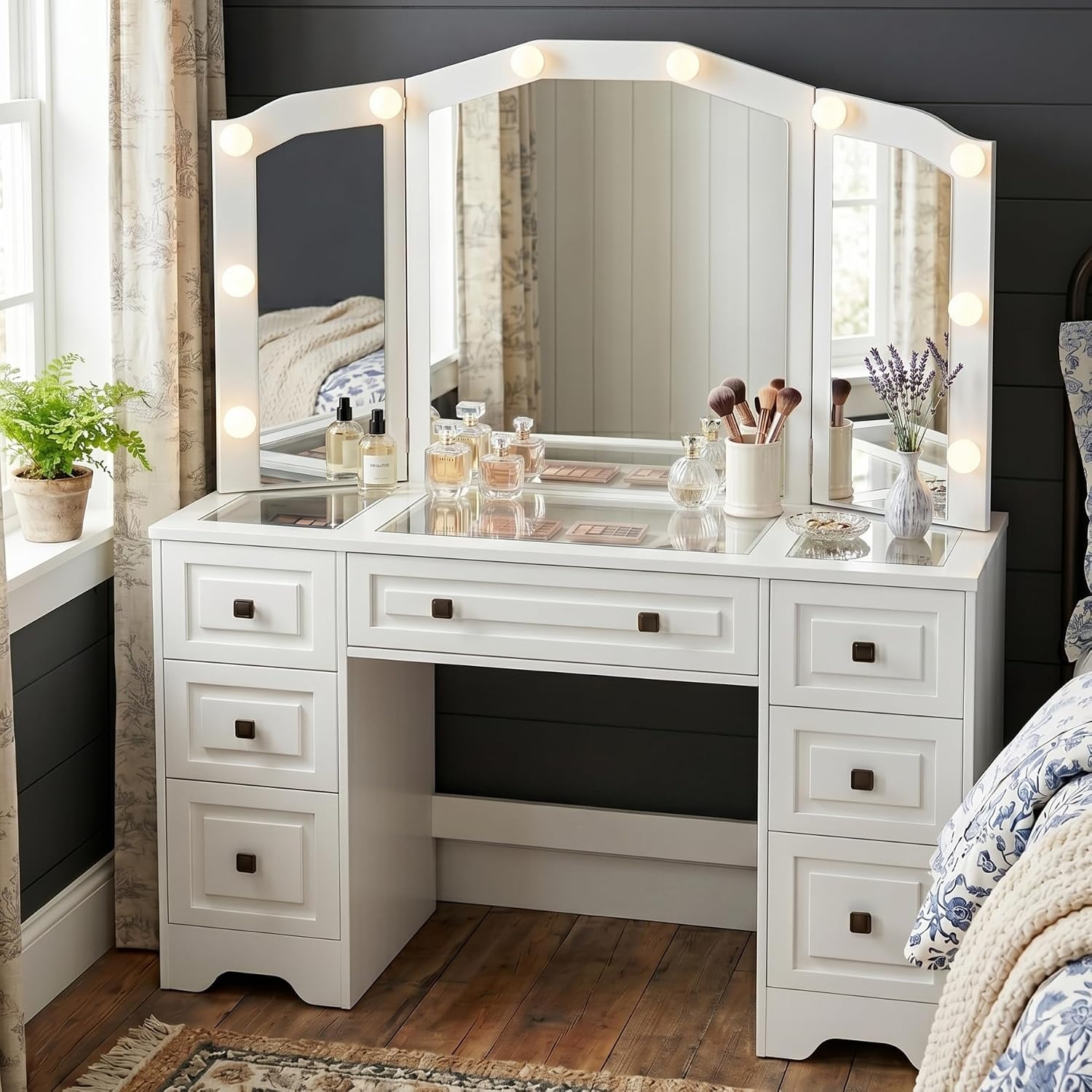 Dressing Table Vanity With Lighted Mirror - 조명이 있는 화장대, 3단 거울, 5개